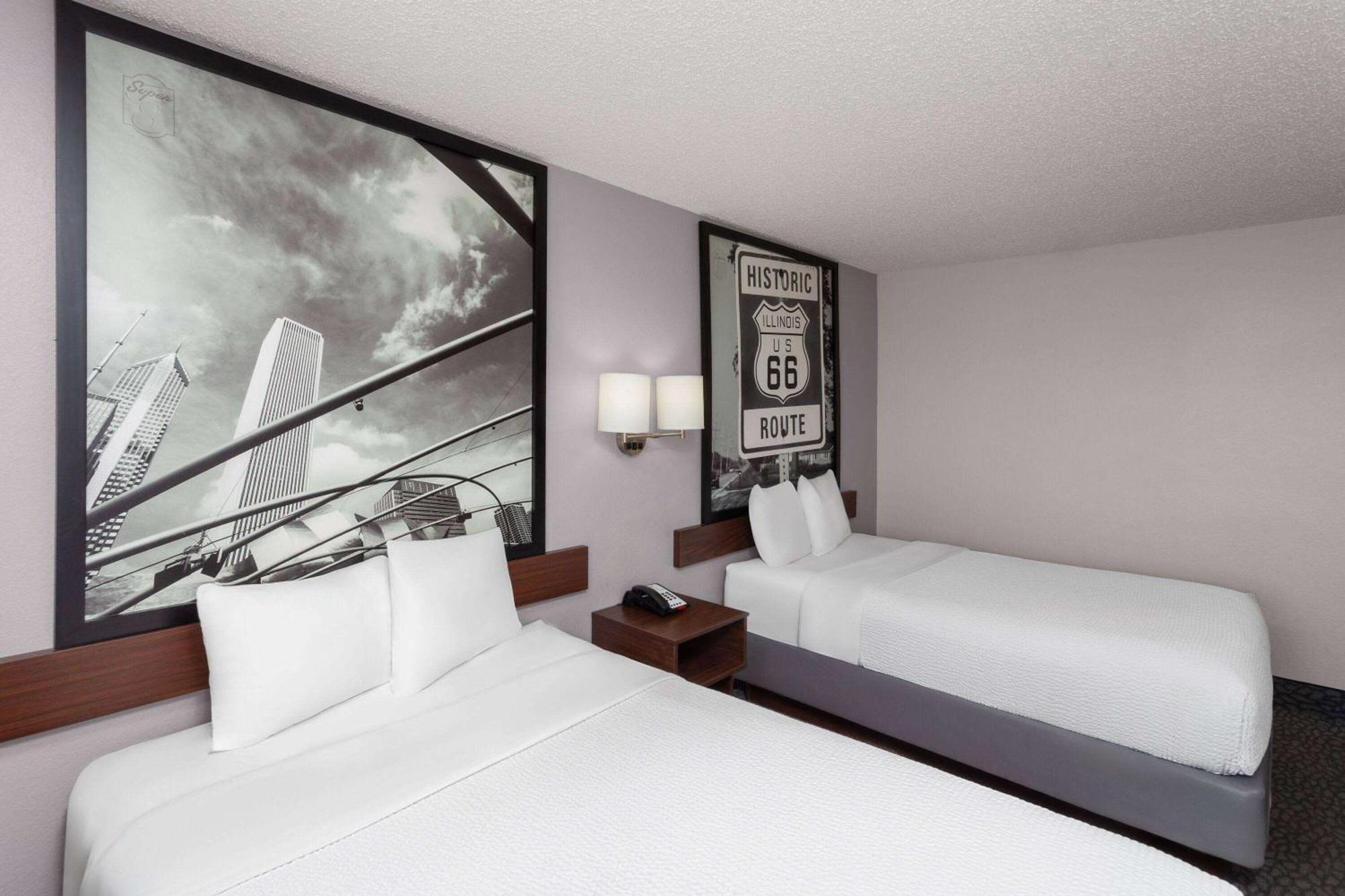 Super 8 By Wyndham Romeoville Bolingbrook Exterior photo